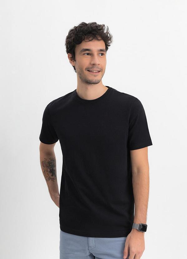 Camiseta Masculina Essencial em Malha Preto