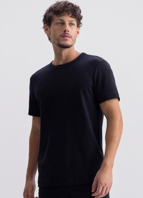 Camiseta Masculina Essencial em Suedine Preto