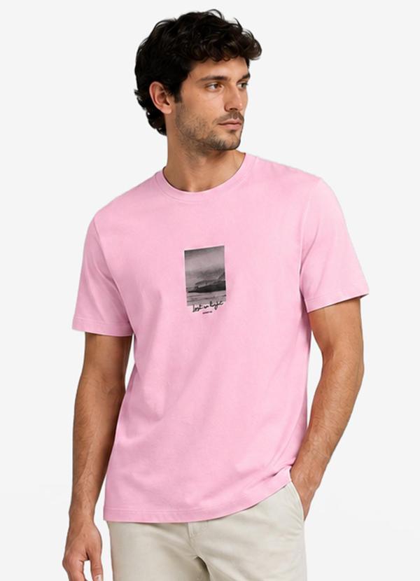 Camiseta Masculina Meia Malha com Estampa Rosa