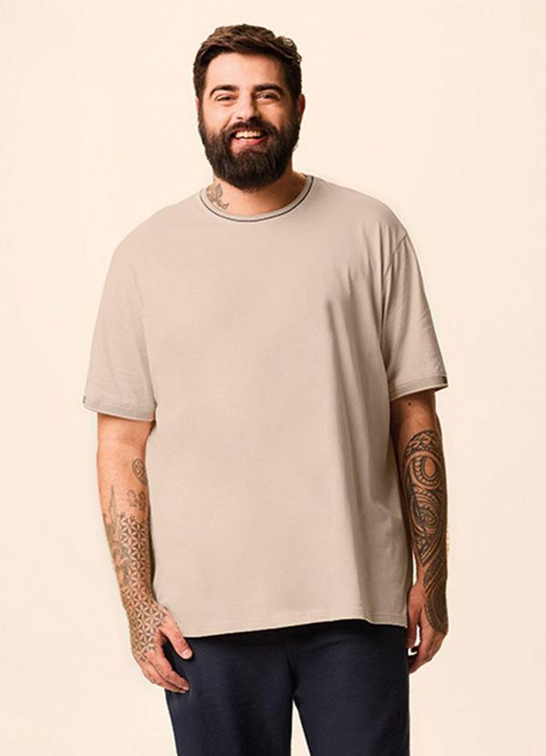 Camiseta Regular em Meia Malha Areia