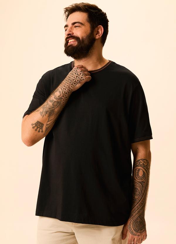 Camiseta Regular em Meia Malha Preto