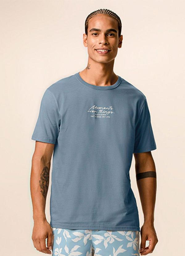 Camiseta Regular Moments Azul Pastel