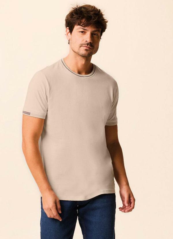Camiseta Slim em Malha Areia