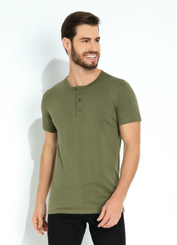 Camiseta Verde Militar Masculina com Botões