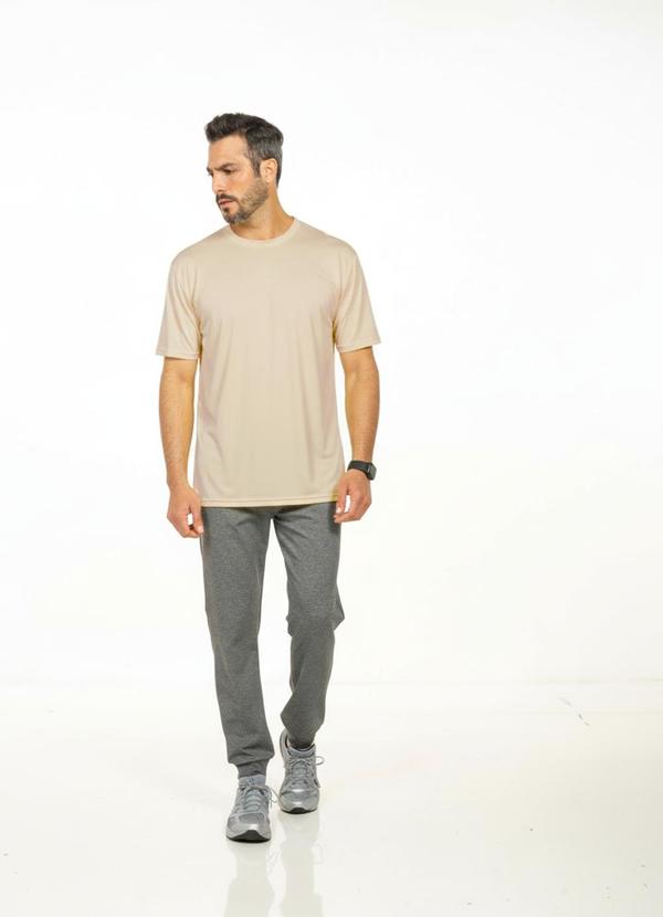 Camiseta com Decote Redondo Bege