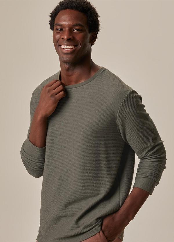 Camiseta em Malha Texturizada Verde Oliva