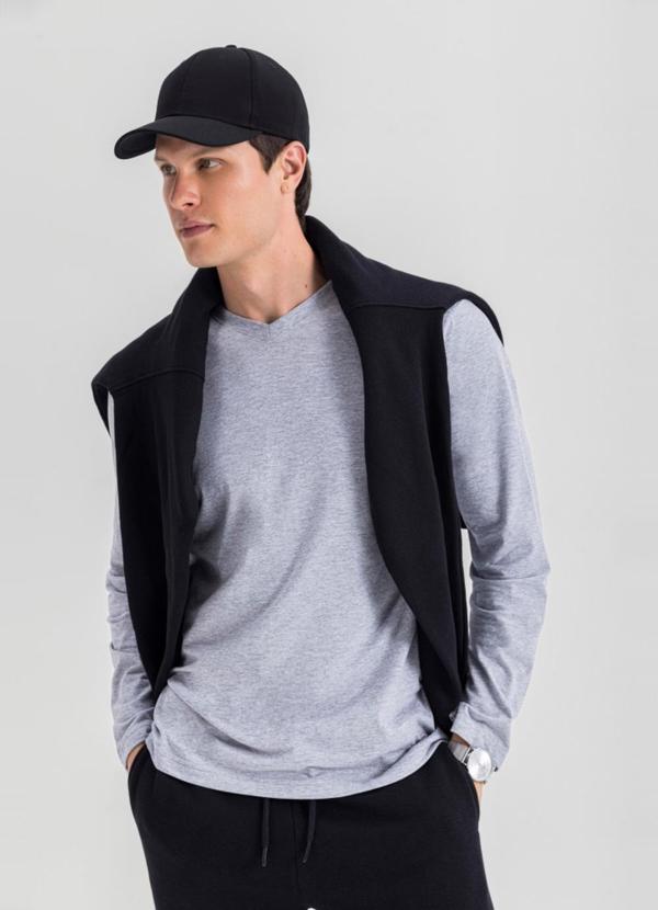 Camiseta Masculina em Malha Cinza