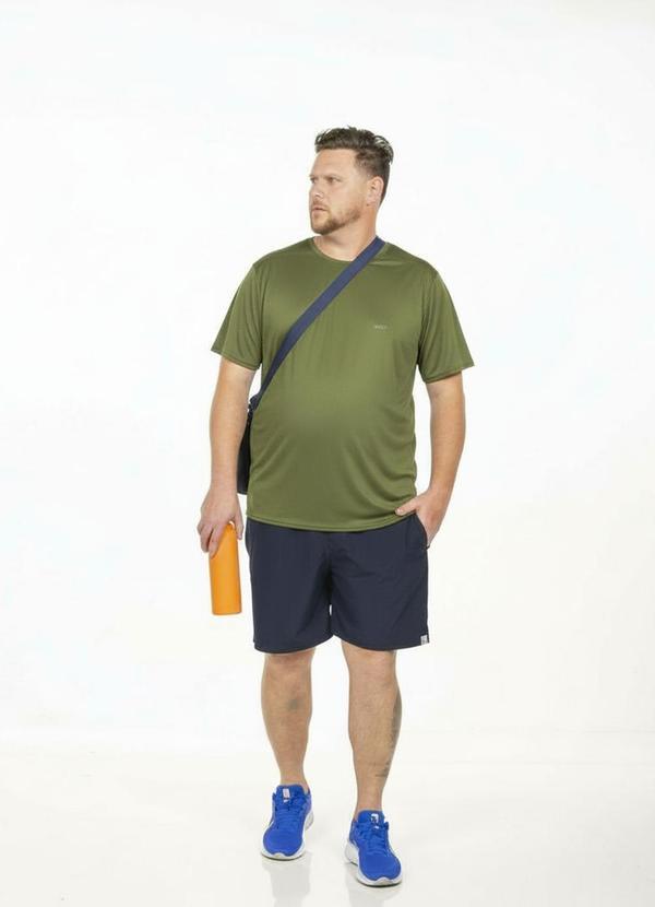 Camiseta Plus Size com Bordado Verde