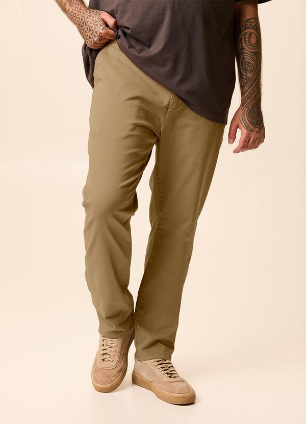 Calça Chino em Sarja Cáqui