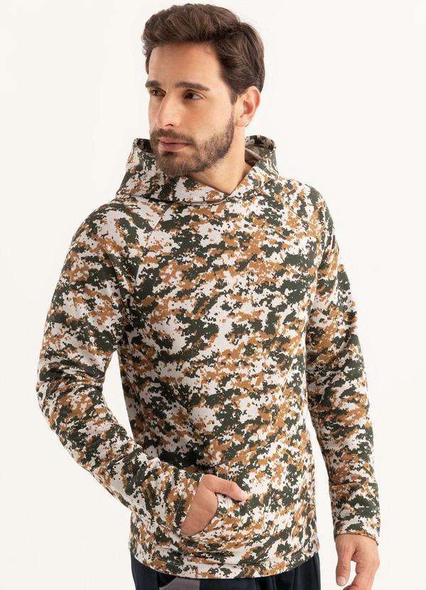 Casaco com Gorro e Bolso Camuflado