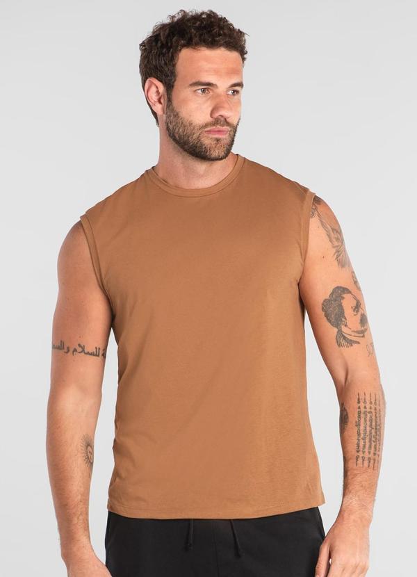 Vista 2 Regata Masculina em Meia Malha Just Basic Marrom JUST BASIC