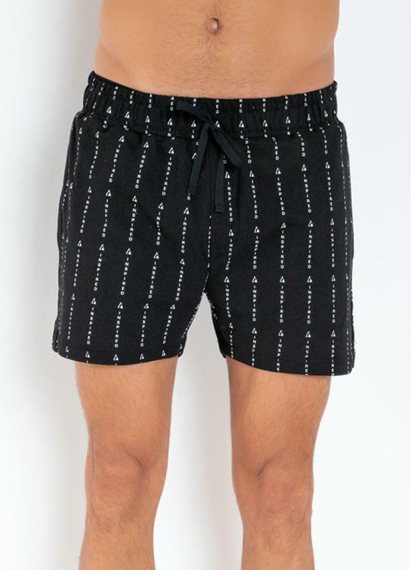 Short Preto com Bolsos Funcionais