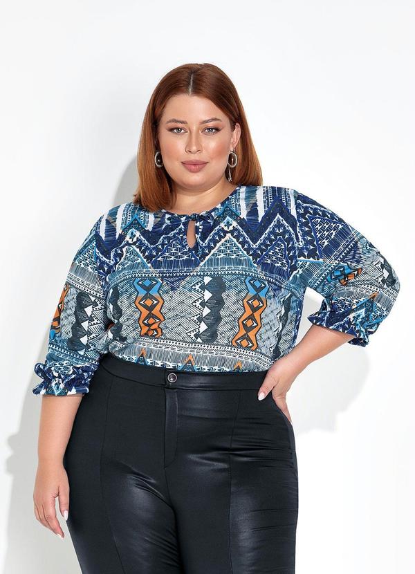 Vista 2 Blusa Étnica Azul Amarração no Decote Plus Size Marguerite Marguerite