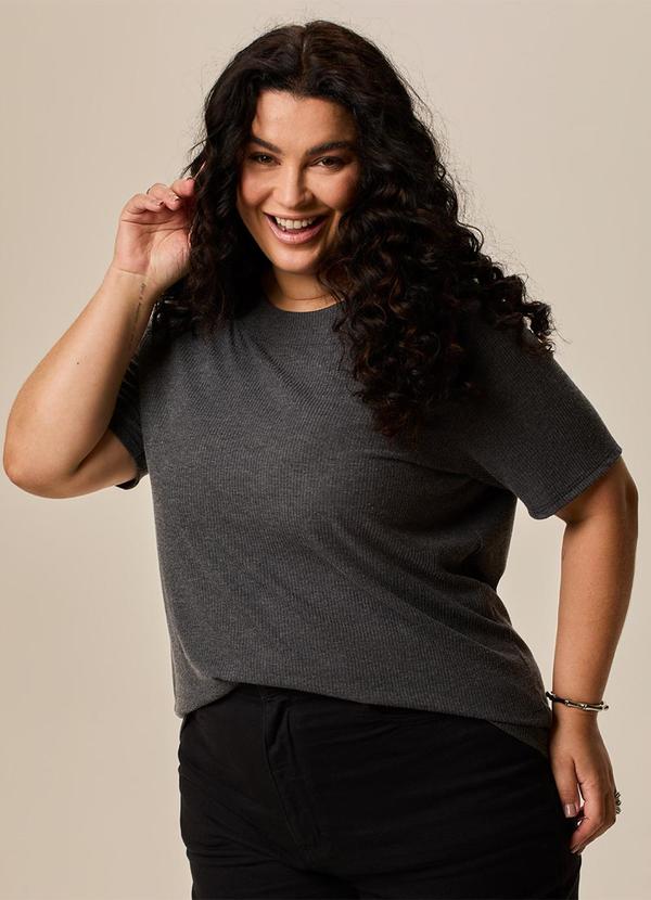 Blusa Ampla em Malha Canelada Plus Preto