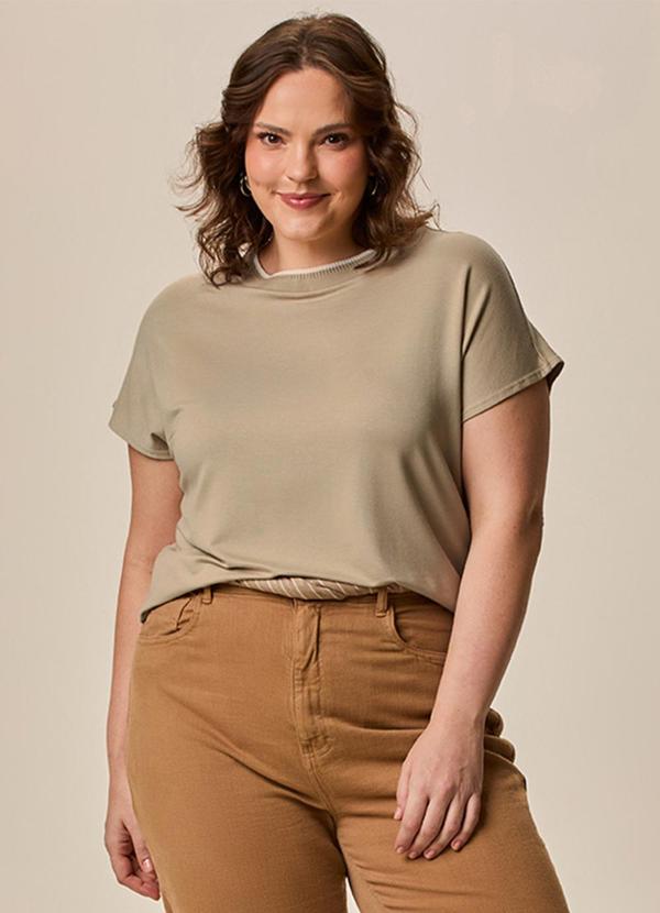 Blusa Ampla em Moletinho Plus Areia