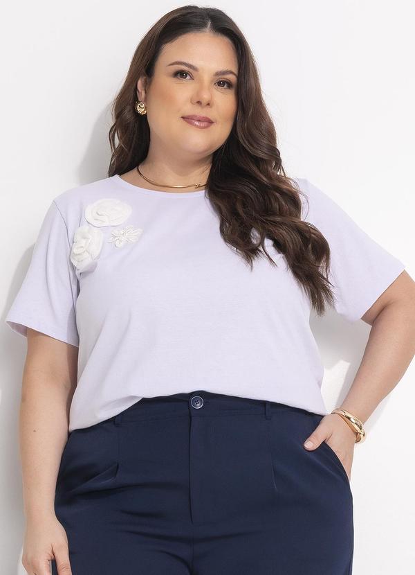 Blusa Branca com Aplicação de Flores