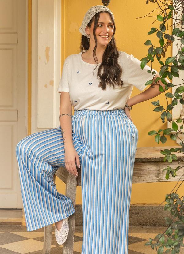 Blusa Branca em Malha com Bordados de Borboletas