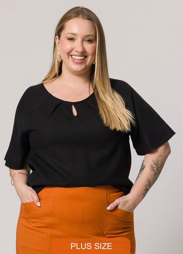 Blusa com Detalhe de Gota no Decote Preto