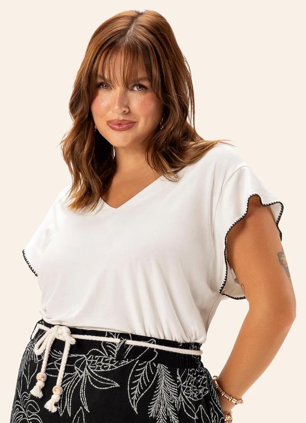 Blusa Feminina Plus Manga Curta Bege