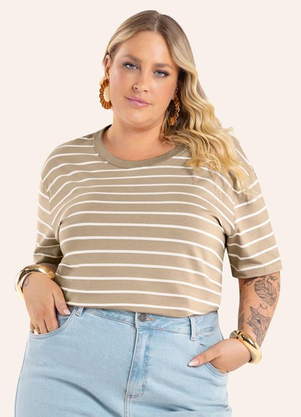 Blusa Feminina Plus Size Gola Redonda Bege