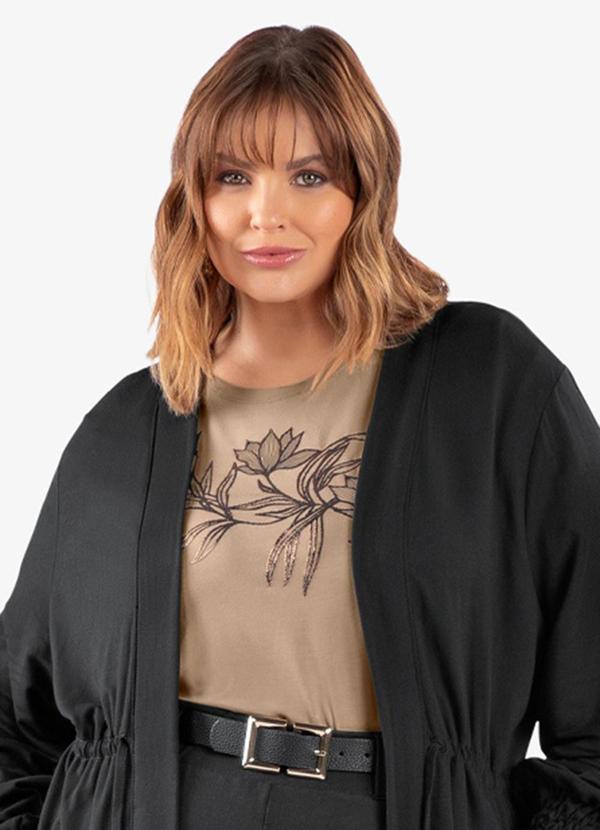 Blusa Manga Curta com Estampa Plus Marrom