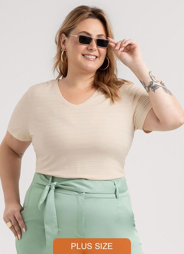 Blusa Plus Size em Viscose Bege
