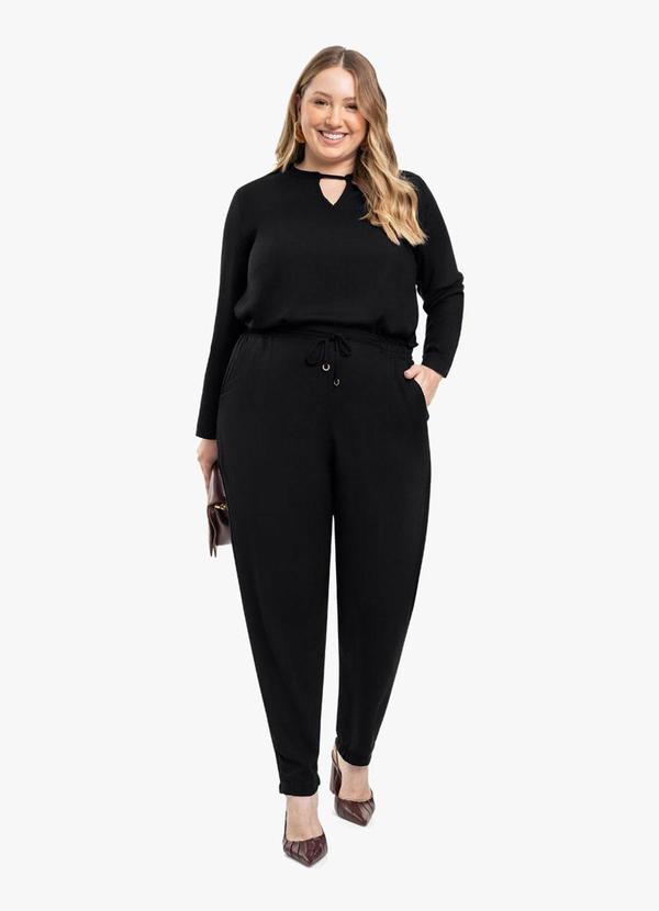 Blusa Plus Size Manga Longa com Decote Preto