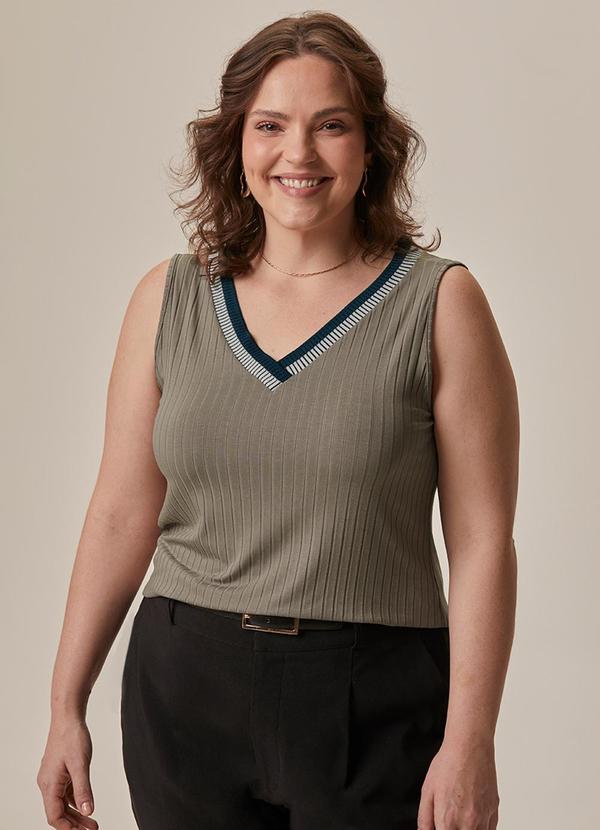 Blusa em Malha Canelada Plus Taupe