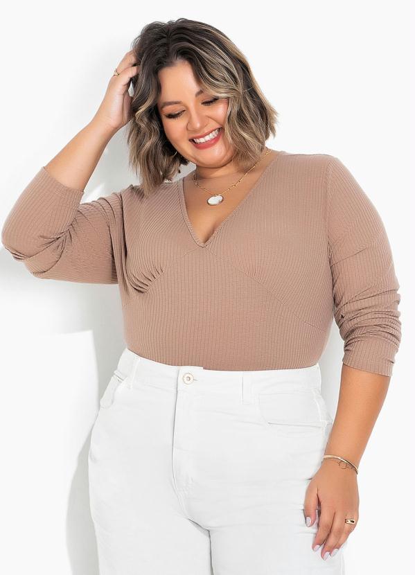 Body Marrom Plus Size Decote V e Franzidos