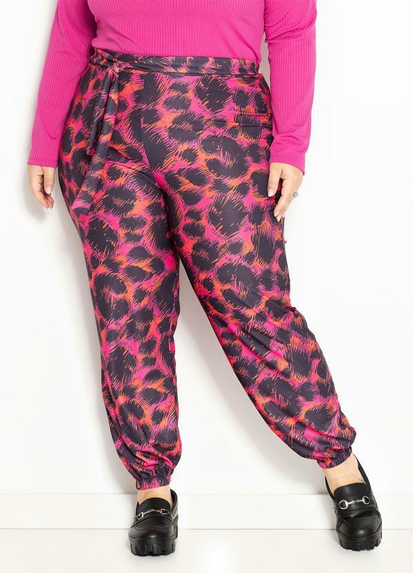 Calça Onça Pink Jogger em Malha Crepe Plus Size