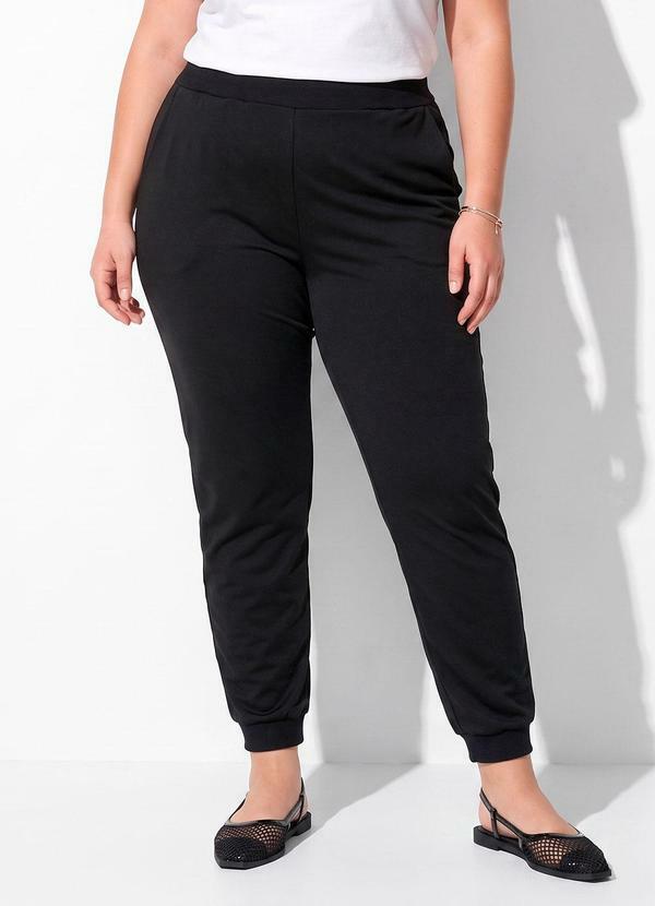 Calça Preta com Bolsos Plus Size