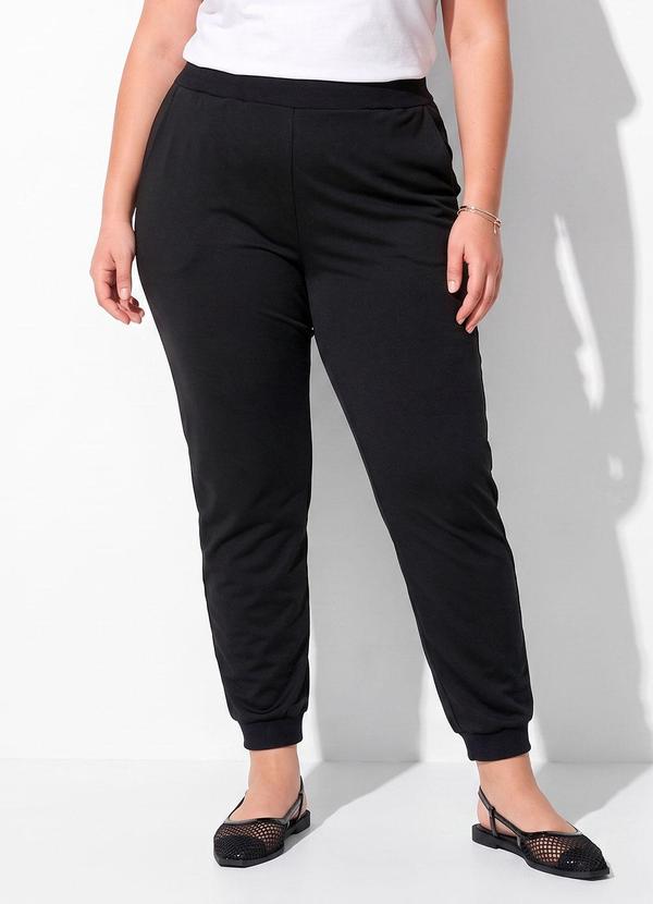 Calça Preta com Bolsos Plus Size