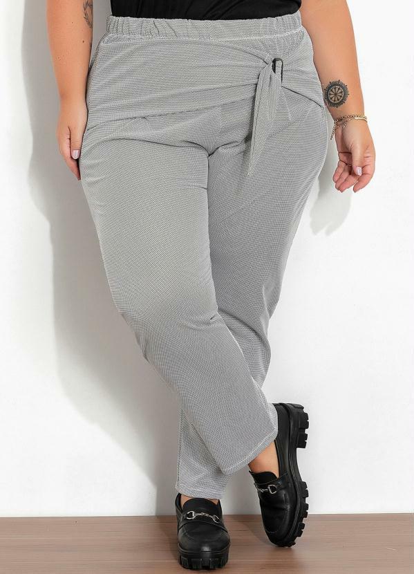 Calça Preta e Branca com Fivela Plus Size