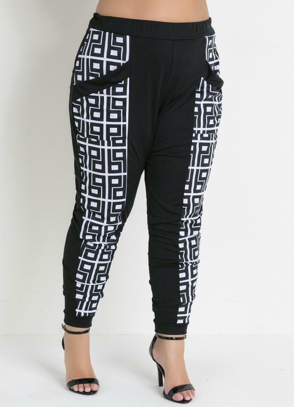 Calça Preta Jogger com Bolsos Plus Size