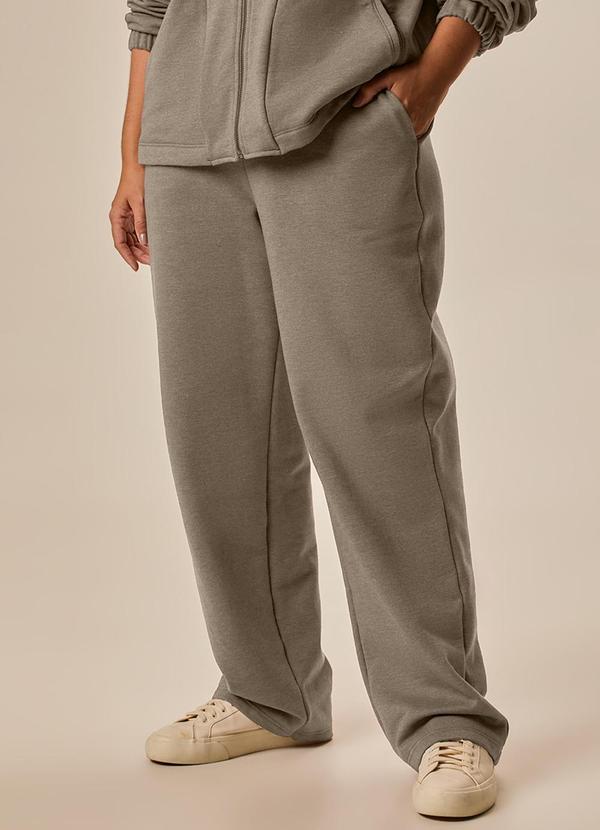 Calça Reta em Moletom Plus Taupe