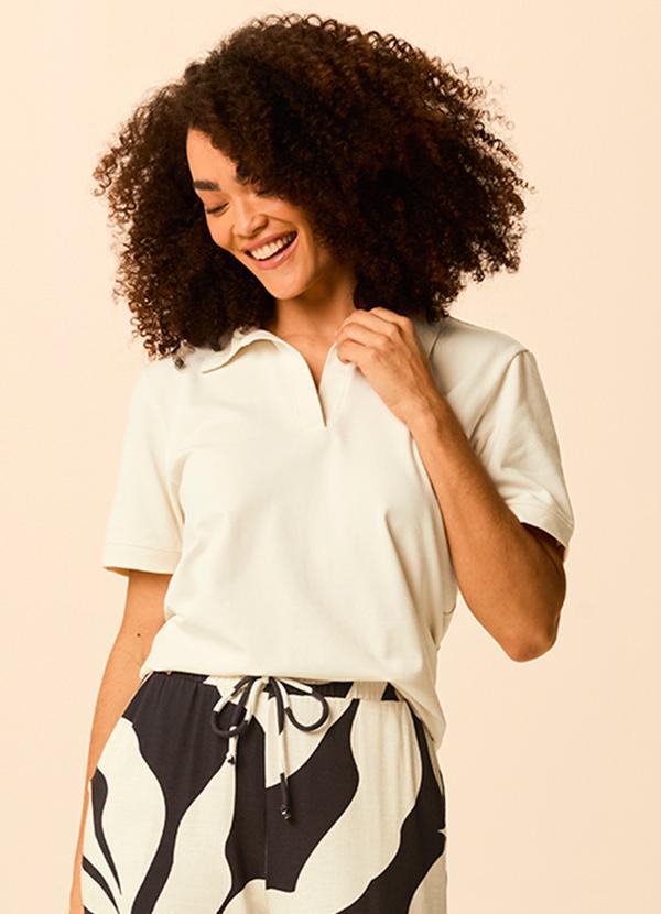 Camisa Polo em Piquet Off White