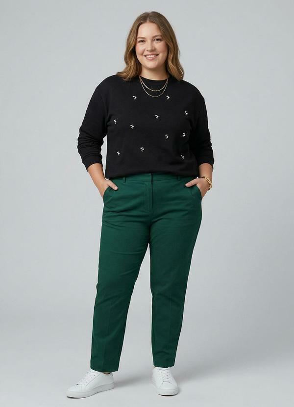 Blusão Plus Size com Rebite em Moletom Preto