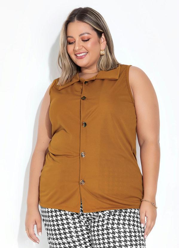 Colete Caramelo com Botões Plus Size