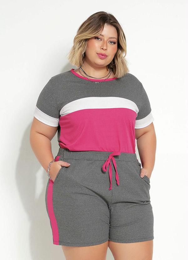 Conjunto Tricolor com Blusa e Short Plus Size.