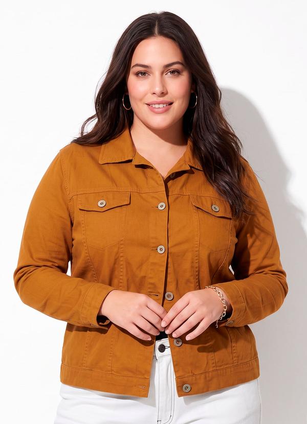 Jaqueta Caramelo Plus Size com Bolso Decorativo