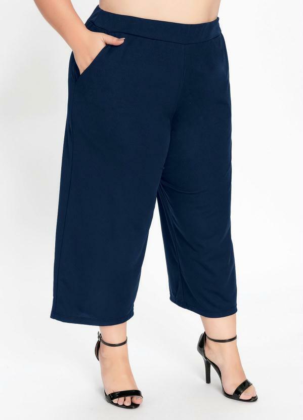 Calça Pantacourt Marinho com Bolsos Plus Size