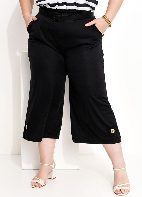 Calça Preta Cropped com Botão