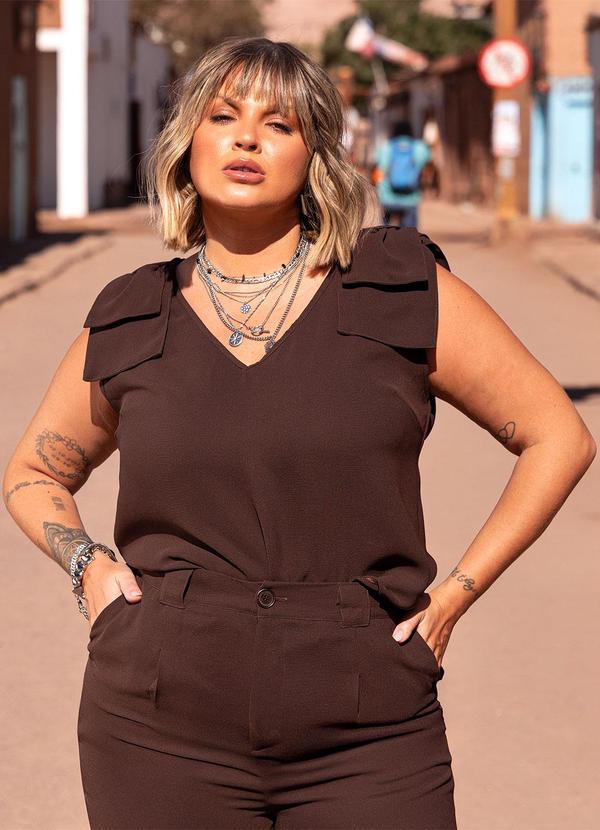 Blusa Marrom em Crepe Plano com Laço