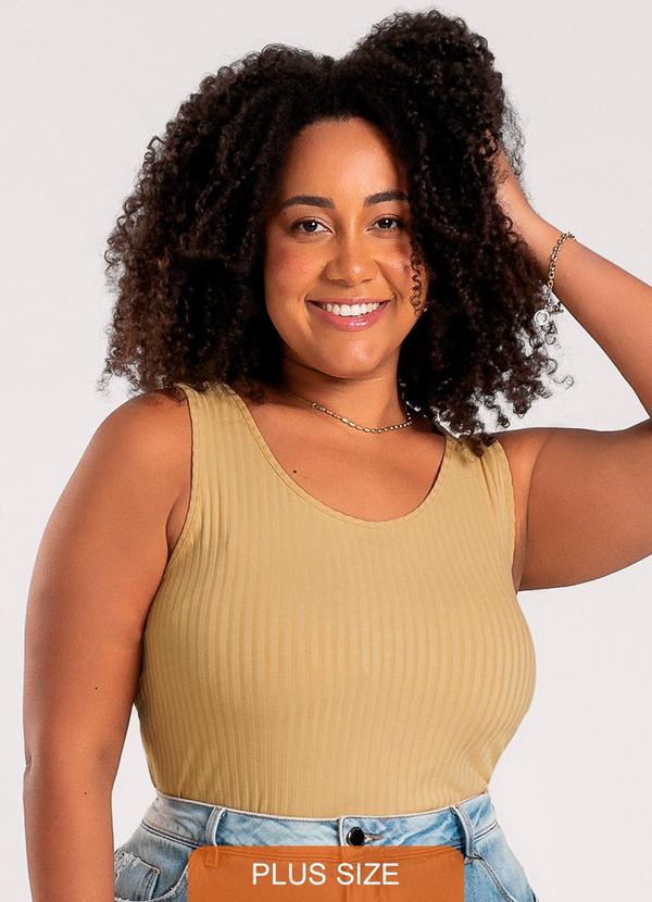 Regata Plus Size em Canelado Caramelo