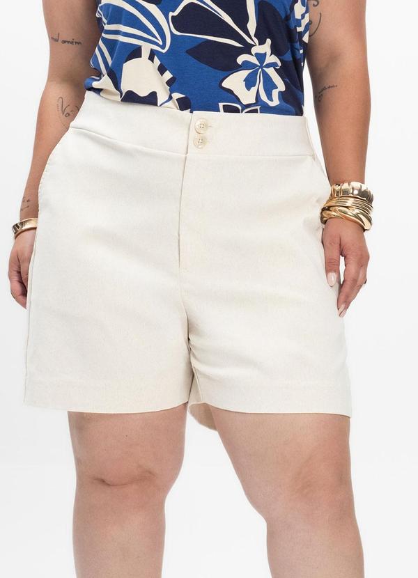 Short Feminino Plus Size com Bolsos Bege