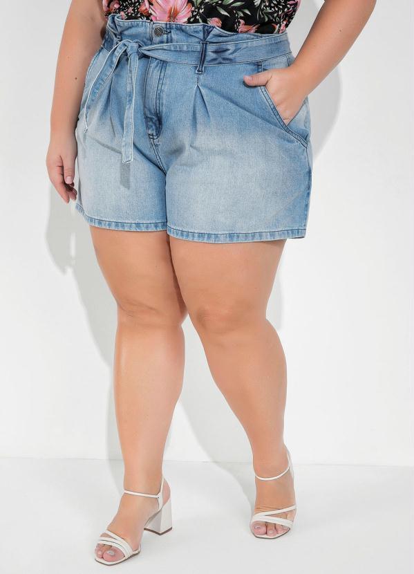 Short Jeans com Faixa Plus Size