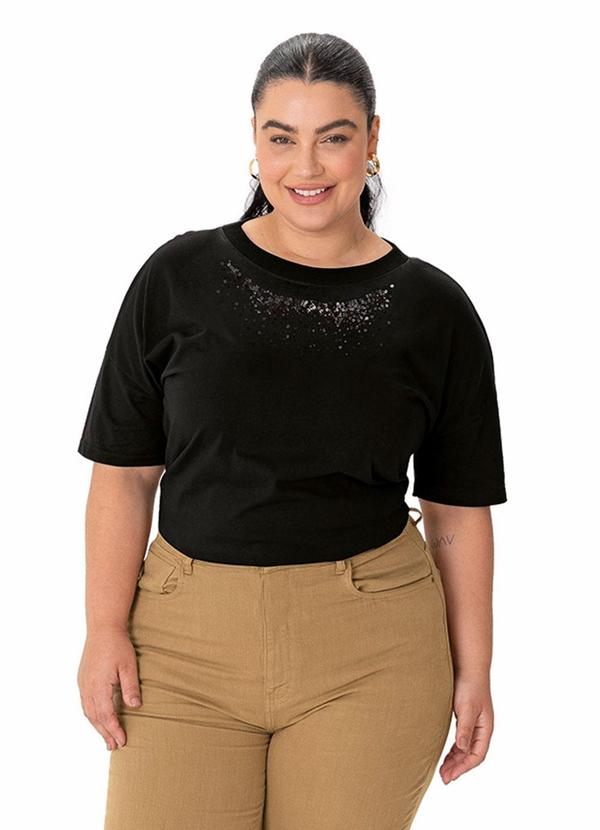 Camiseta Ampla com Bordado em Paetê Plus Preto