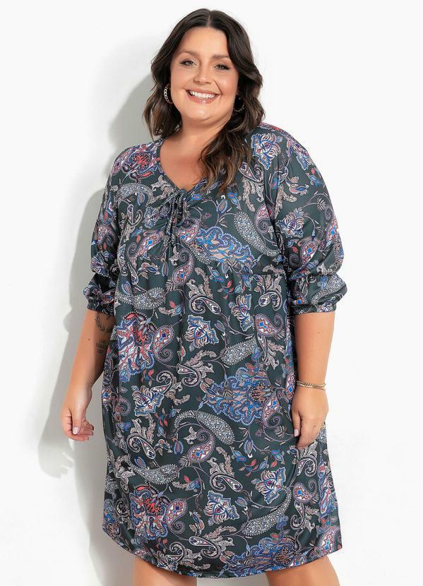 Vestido Arabescos Verde com Drapeado Plus Size