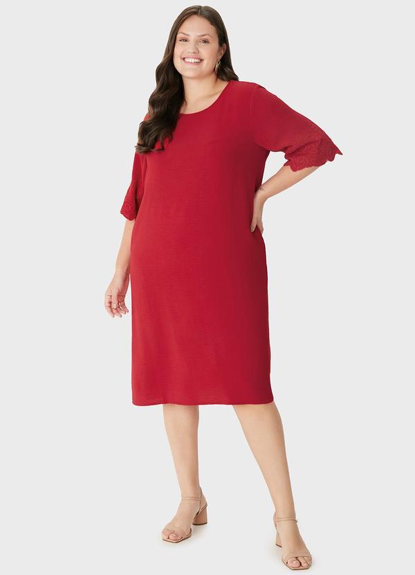 Vestido Curto Evasê com Bordado PlusVermelho
