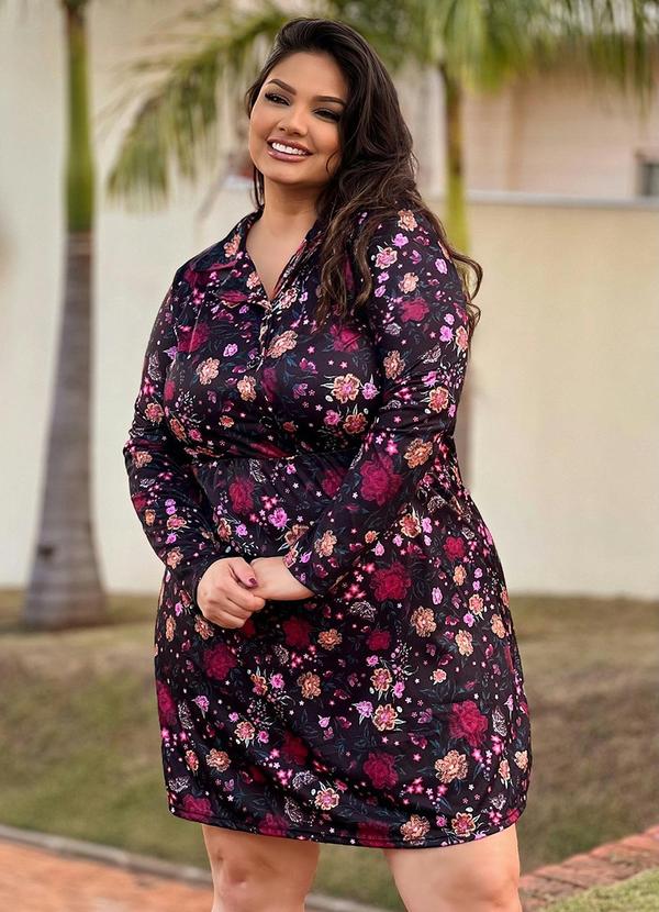 Vestido Floral Preto com Botões Plus Size